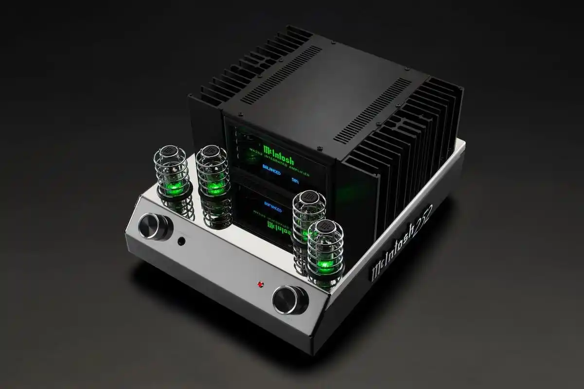 西安宝丽昌分享美国mcintosh麦景图ma252一体式功放音乐演奏伙伴