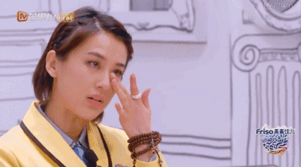 黄圣依愧疚地跟他说「对不起」,并决定重新走进儿子的生活,一点点走进