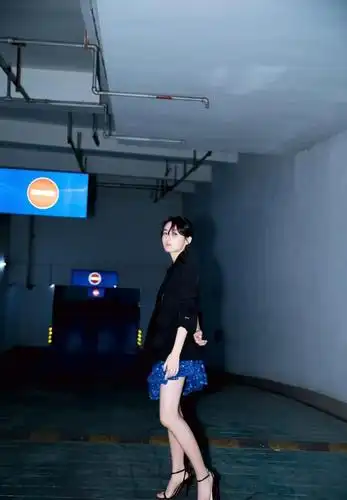 有一种高跟鞋叫张子枫的"圆锥鞋",看到高度,你可才18岁啊