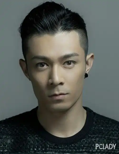 张艺兴,背头黑衣似翩翩少年