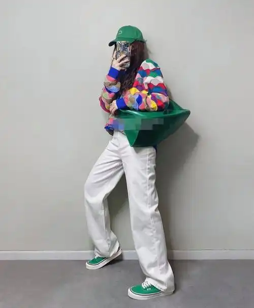 白裤子搭配这4件衣服简单又好看,75套穿搭示范,秋冬美出高级感