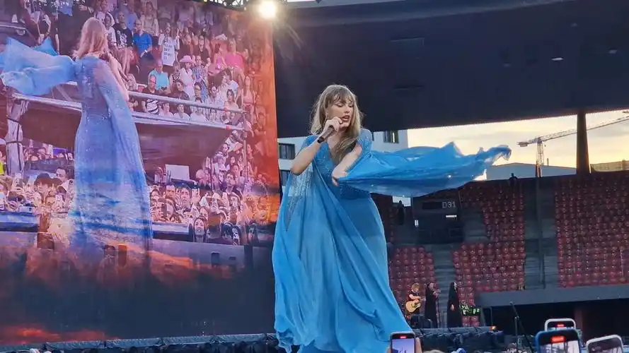 taylor swift - august - live in zurich (10-07-24)