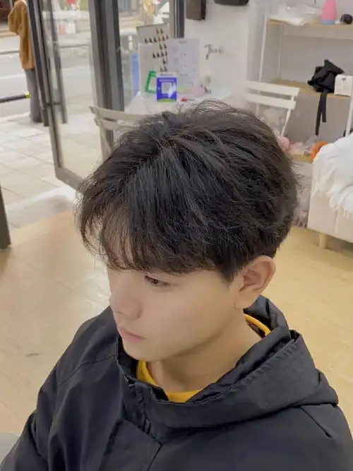 男生微分碎盖发型设计