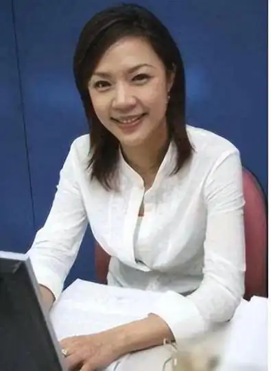 庾澄庆全家出席儿子哈利毕业典礼,现任妻子气质出众,伊能静缺席|记者|