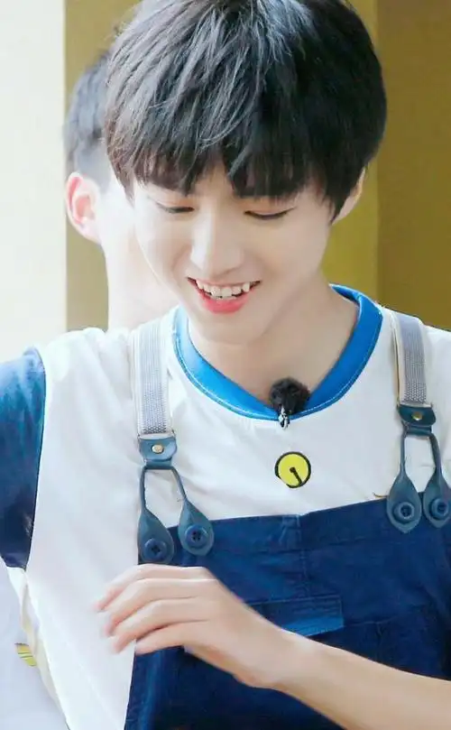 200324 分享王俊凯超可爱的虎牙合集 又酷又帅又甜的男孩子上线