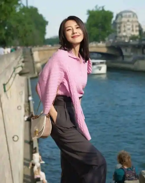 真不愧是"国民女神",44岁高圆圆,她的穿搭还是这么"能打"!