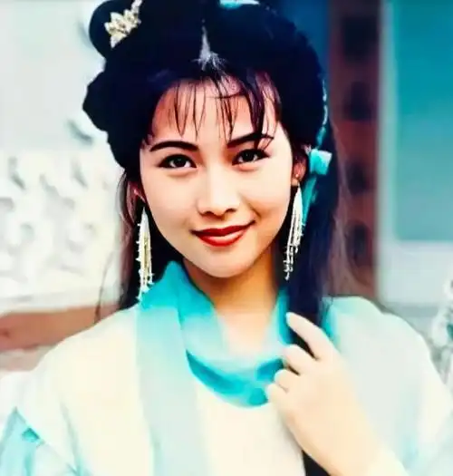 蔡少芬带仨孩出游俩女儿颜值都像妈妈4岁儿子身手敏捷像张晋