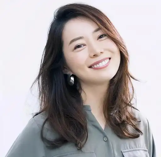 四五十岁长脸女人,抛弃"大妈卷"吧!留这几种发型,真显气质