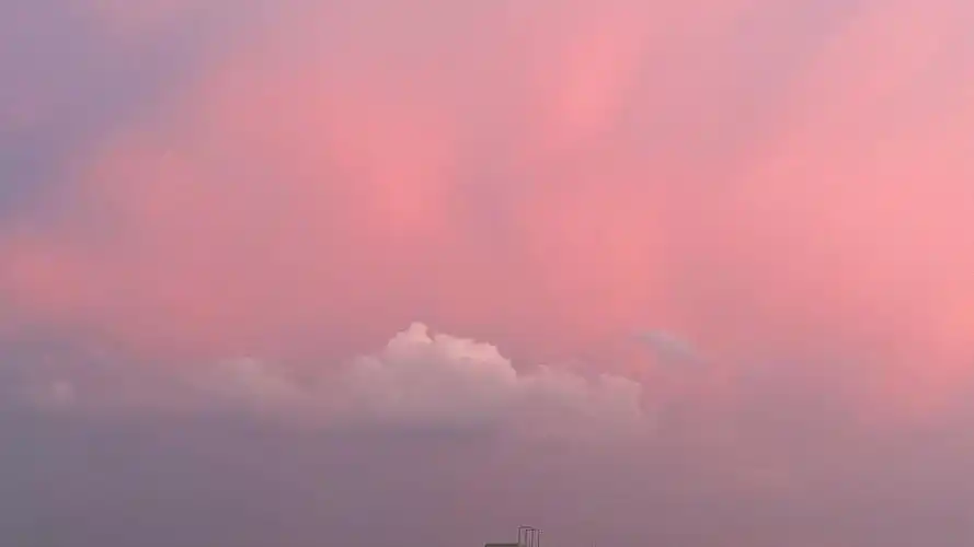 假期遇见太阳雨和粉色晚霞