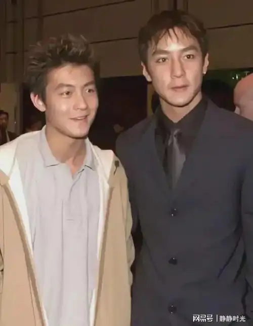 年轻时陈冠希和吴彦祖的合影这颜值没得说