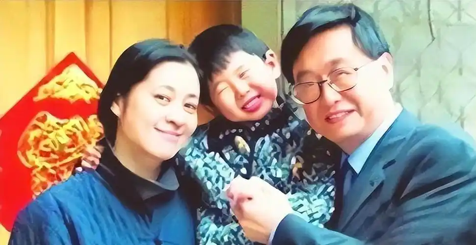 回顾倪萍感谢陈凯歌不娶之恩如今她儿子孝顺丈夫是好男人