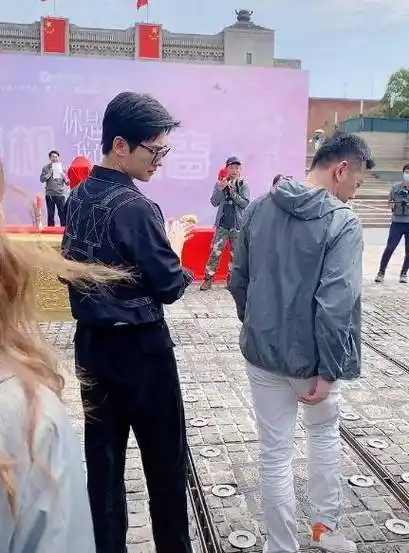 原创迪丽热巴被虫子吓到乱跳杨洋态度冷淡为避免炒cp如此避嫌