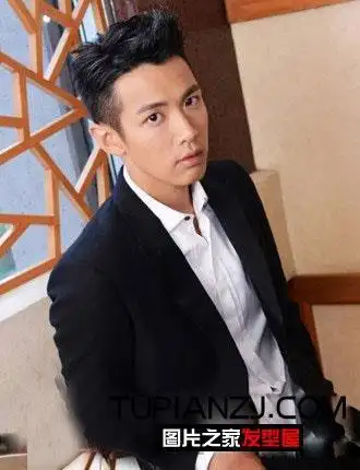 柯震东飞机头发型清爽有型