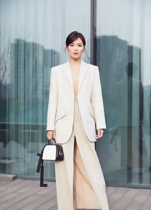 今春流行的小西装:景甜穿纯色西装高级清新,吴谨言穿格纹好知性