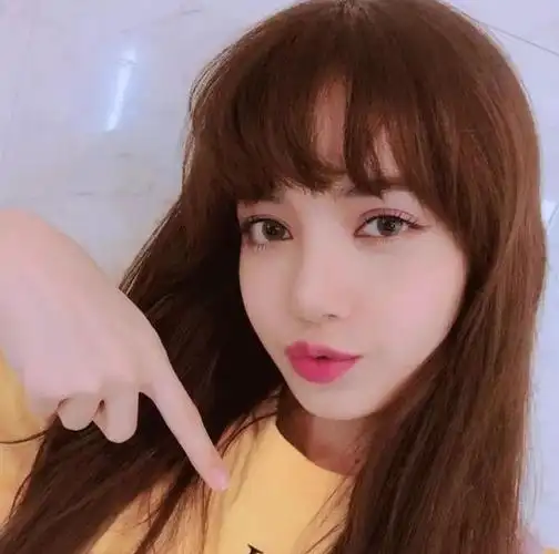 泰国女星lisa出道前旧照曝光罕见短发造型公开网友整鼻子了