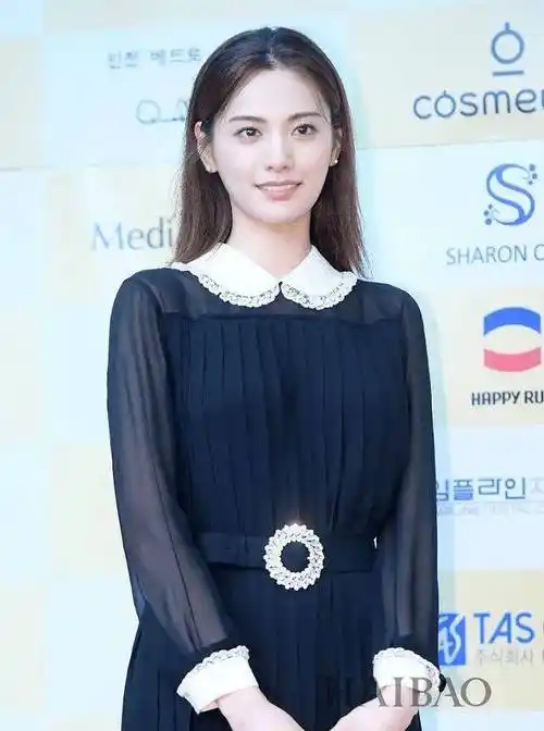 32岁的林珍娜:大长腿女神,成熟魅力绽放"世界第一美女"之光