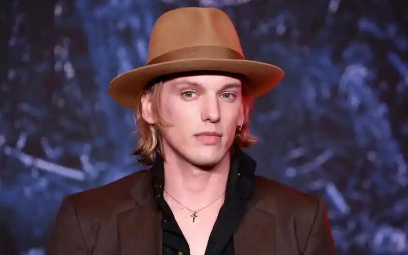 jamiecampbellbower真的长了一副巨星相