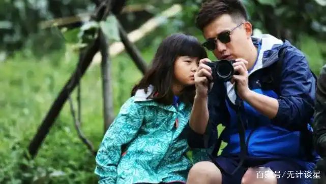 黄磊女儿黄多多图书馆约会被开除?黄磊的处理很果断