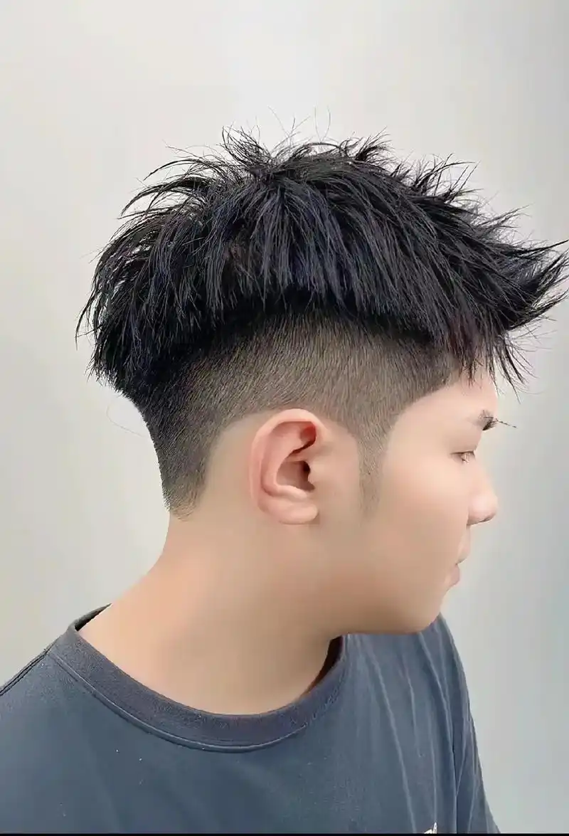 男士摩根前刺.男孩子都喜欢的发型  男生清爽渐变短发之凌乱 - 抖音