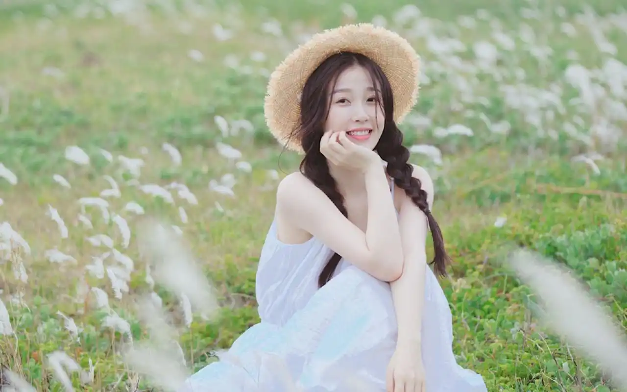 虞书欣甜美阳光高清桌面壁纸