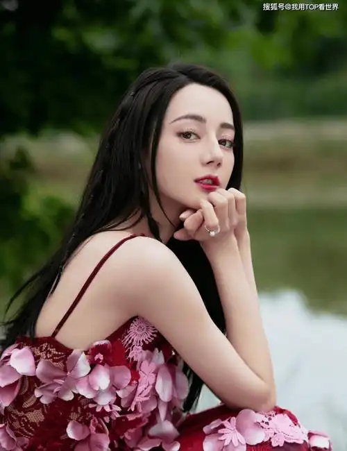 原创美得让人窒息真是太火辣了31岁迪丽热巴写真赏