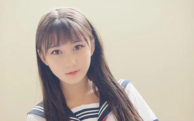 清纯活泼甜美学生妹电脑桌面壁纸