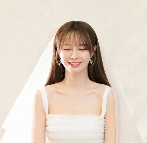 杜海涛真管不住沈梦辰了?走红毯挑战3d透视裙,一旁钱枫眼神很真实