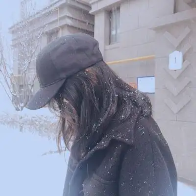 戴帽子口罩侧脸女生头像照片