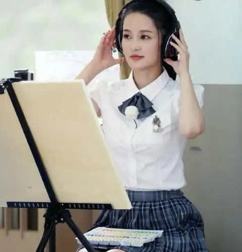 穿jk制服的李沁,简直是娱乐圈里的一股清流,看到这腿我酸了