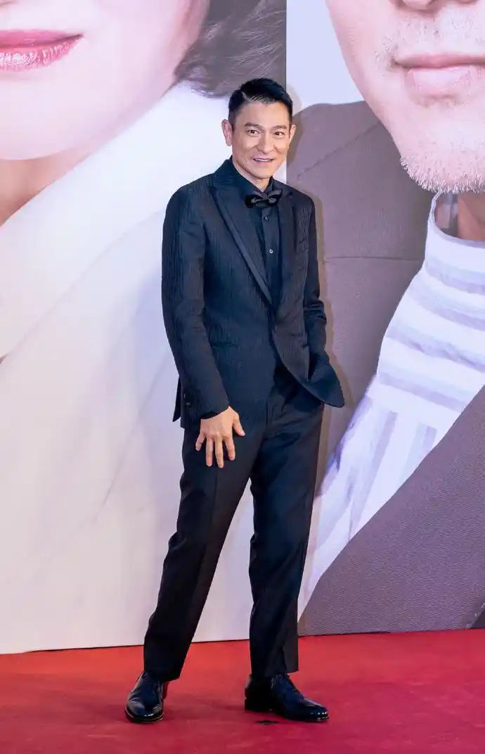 菲拉格慕名人星光#刘德华身着#菲拉格慕2019早秋系列#黑色西装礼服