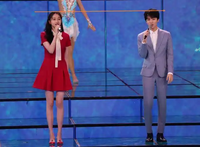 关晓彤身高172,当王俊凯晚会彩排和她同框,真实身高数据藏不住