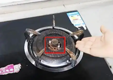 燃气灶打着火后松手就灭先别花钱维修检查下这处没准就好了