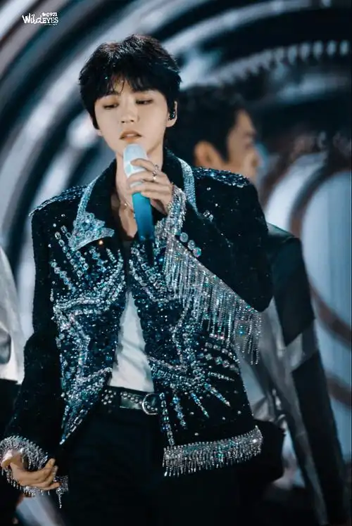 王俊凯的帅气有点不顾别人死活的绝  俗称帅绝人寰@tfboys-王俊凯