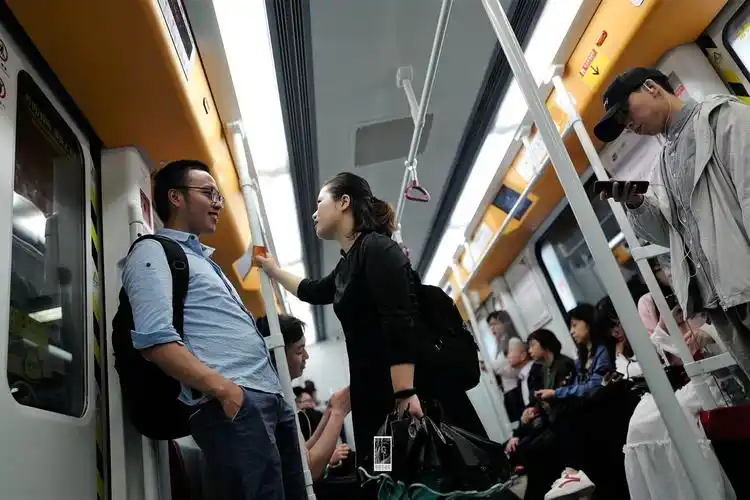 城市主题摄影赛# 《乘地铁的人们》(组照19幅)