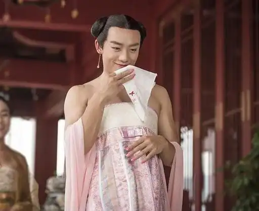 当红男星扮女装:王源可爱,杨洋标志,朱一龙太美,他最惊艳