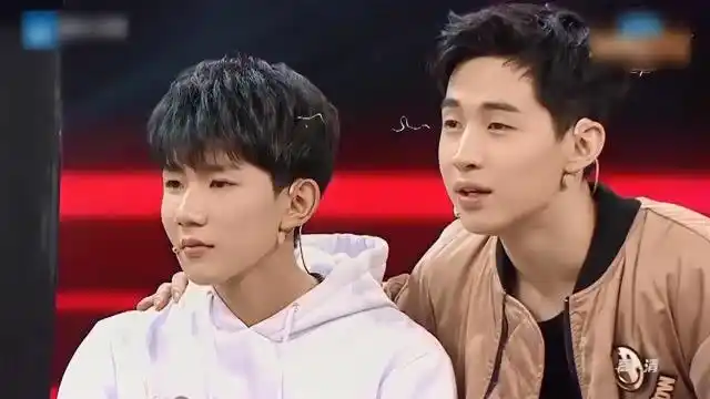 王源轻松猜出答案,刘宪华看愣了,有那么简单吗?明明很难的呀