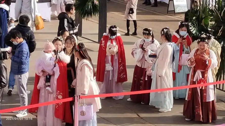 花卉小镇元旦观古装汉服表演