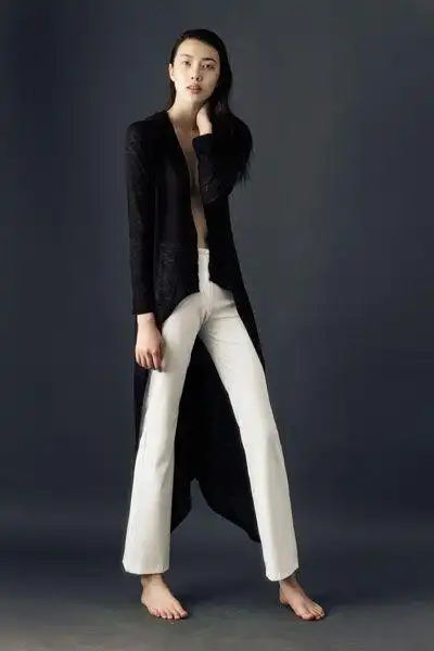 中国首席名模伍倩泰安传经模特生涯需戒骄戒躁