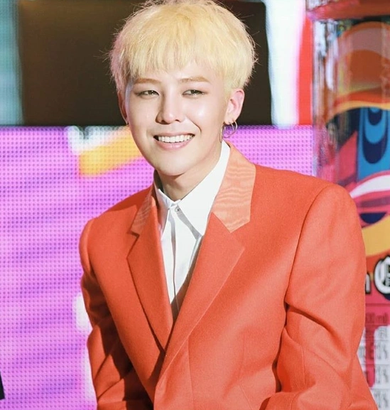 又一个活在滤镜中的他被打假成功,权志龙生图流出,这颜值太真实_才会