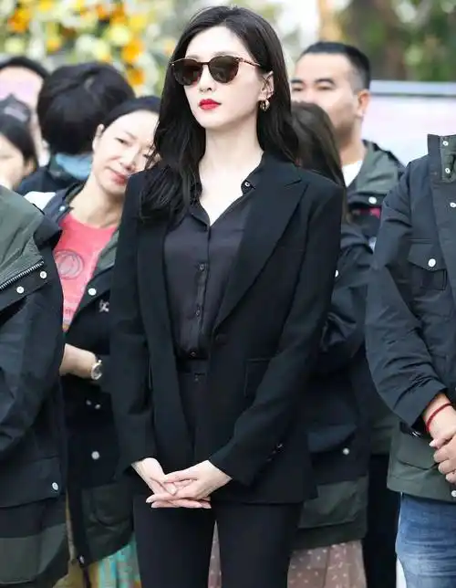 原创江疏影艳压春光了戴60万钻石耳环拍照美得让人心动