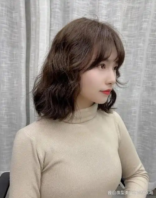 短发烫个卷可以让你看起来更有活力,俏皮感慵懒感满满,头发烫完后蓬松