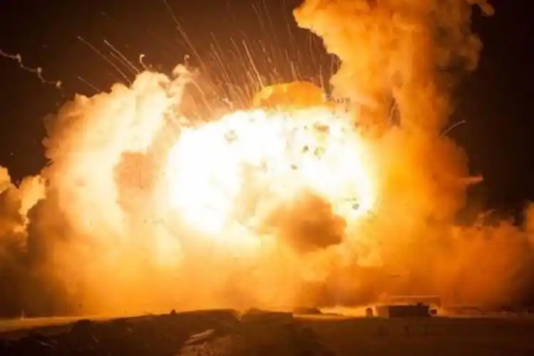 只是为了争这30分钟,结果导弹爆炸,造成160余人直接被大火吞噬