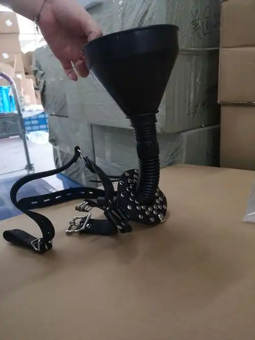 晚悦春风sm变态性用品圣水夫妻爱爱性姿势图情趣用品马桶口塞口枷漏斗