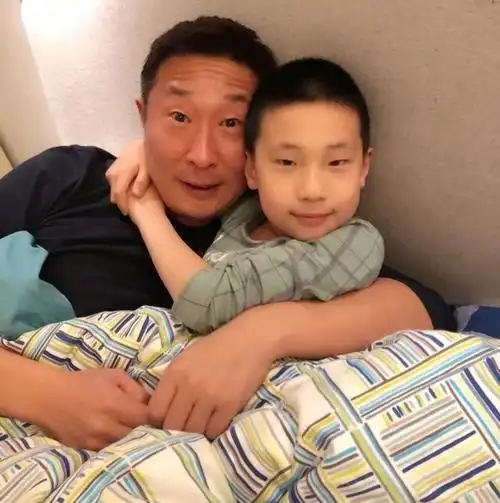 明星孩子长得像爸爸基因太强大了(遗传父母特征的星二代)(8)