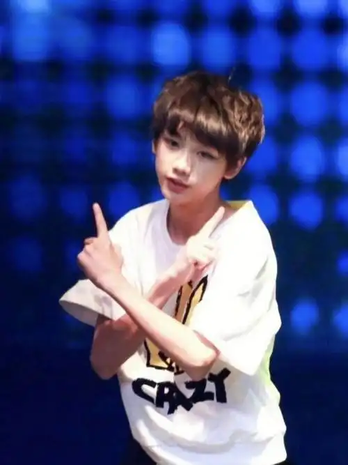 小时候这么呆萌可爱的丁程鑫小学班主任肯定特别喜欢他吧