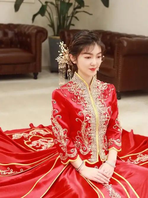 惊艳全场的红色秀禾服