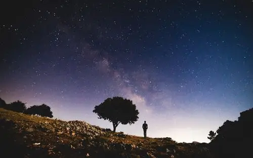 夜晚蓝色星空唯美高清图片桌面壁纸