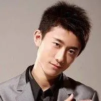 张一山头像高清图片大全_名人张一山真人头像大图下载【点击鼠标右键