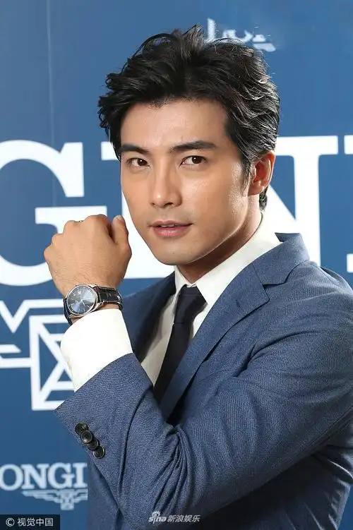 新晋奶爸贺军翔穿现身捞金 笑容灿烂展魅力 - 堆糖,美图壁纸兴趣社区