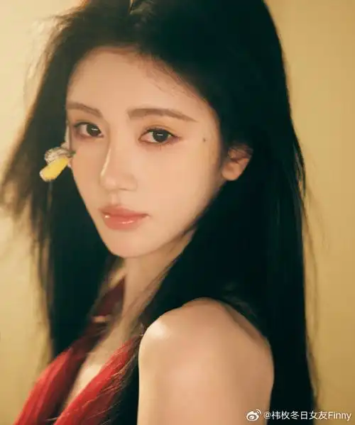 鞠婧祎##鞠婧祎淡妆黑长直